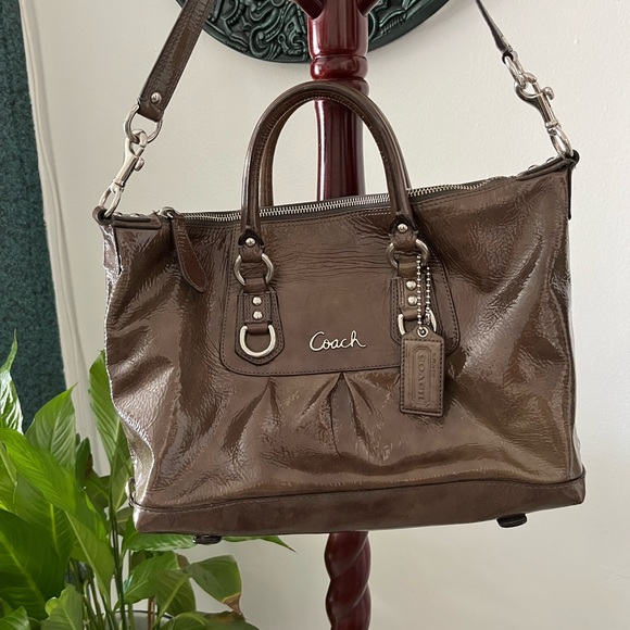 Coach purse Green Olive color - Picture 1 of 10